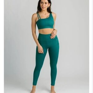 Zyia Leggings - Pocket Vibrations Light N Tight